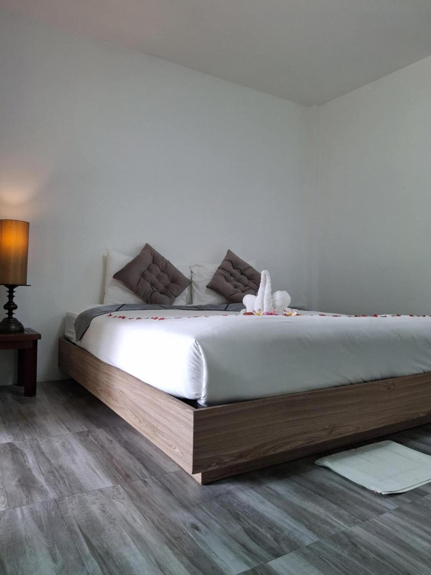 Phurin Thara Resort Ko Lanta Extérieur photo